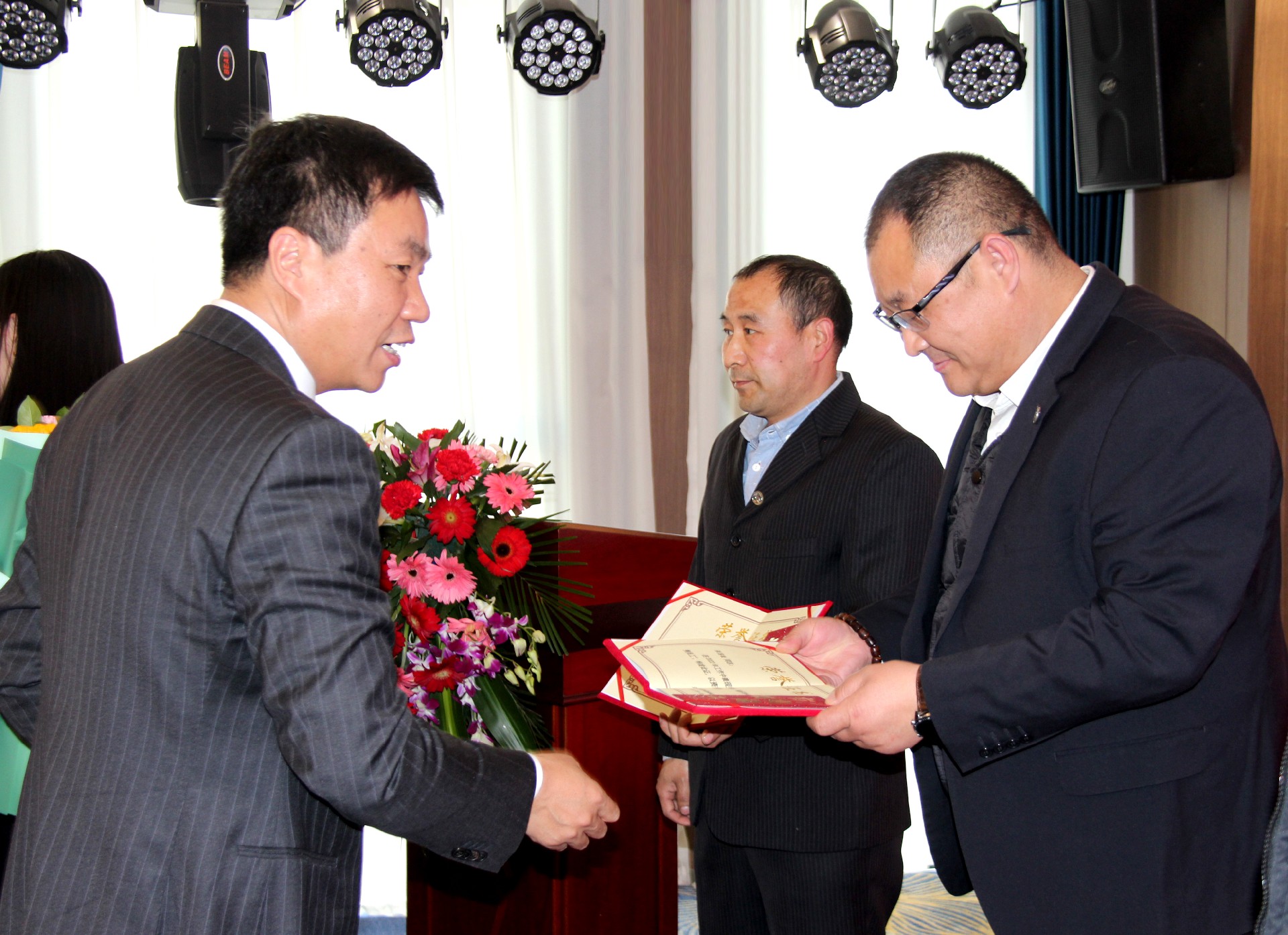 优秀员工 颁奖3.jpg